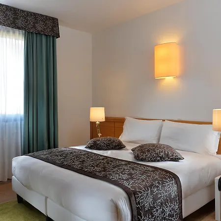 Aparthotel Elite & 4*