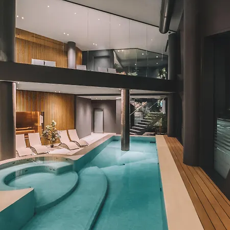 Aparthotel Elite & 4*